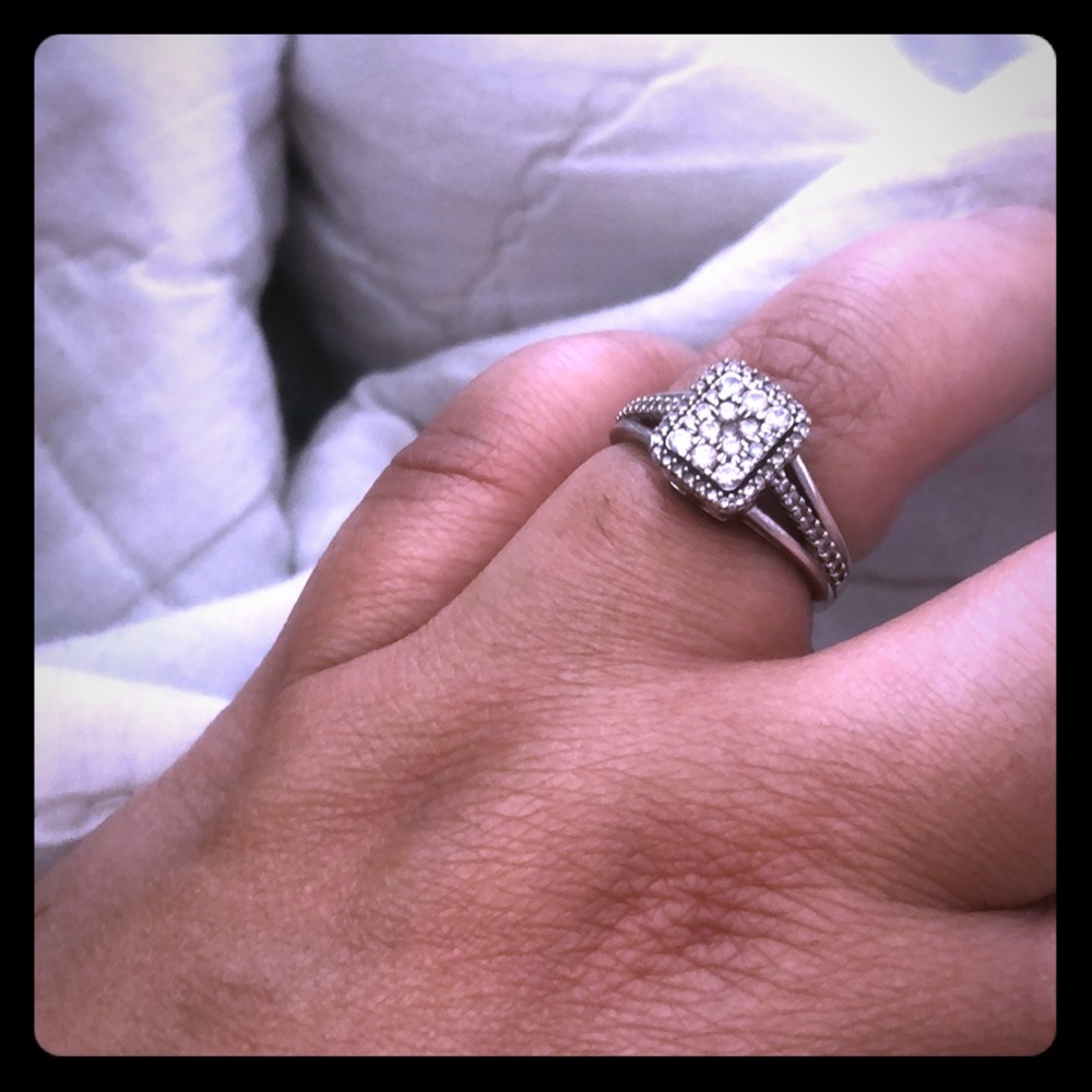 10k white gold ring with diamonds